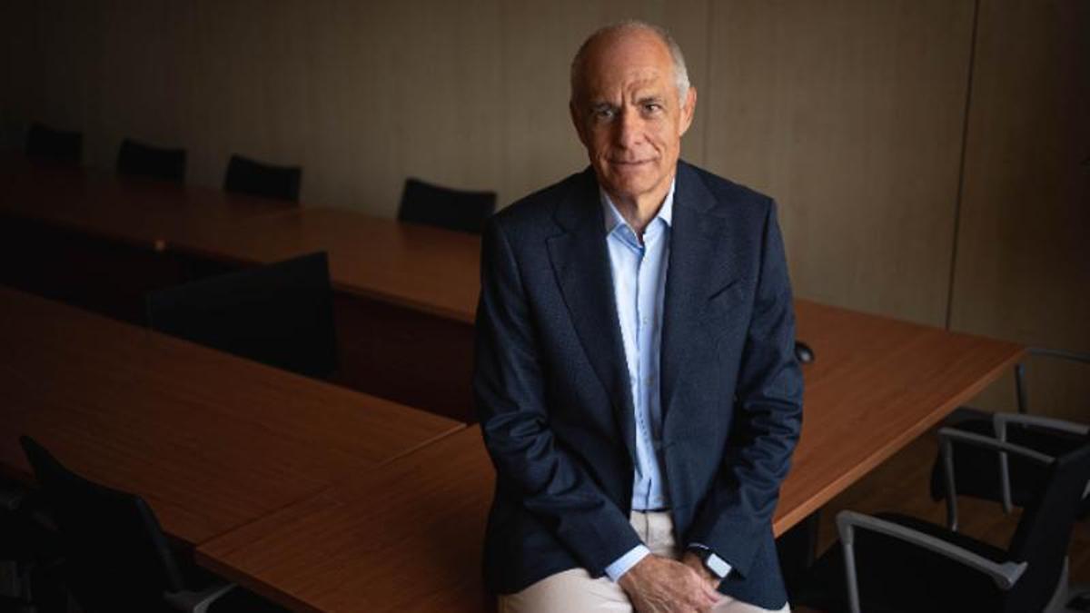 El presidente de la Cámara de Comercio de Santa Cruz de Tenerife, en un momento de la entrevista