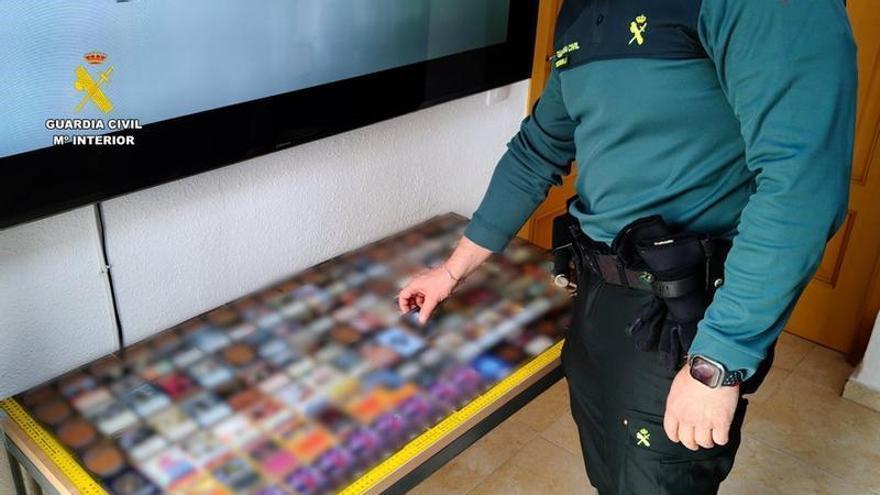 Detenido un cartero en La Vila Joiosa por robar cartas de Pokémon y otros juegos para coleccionistas