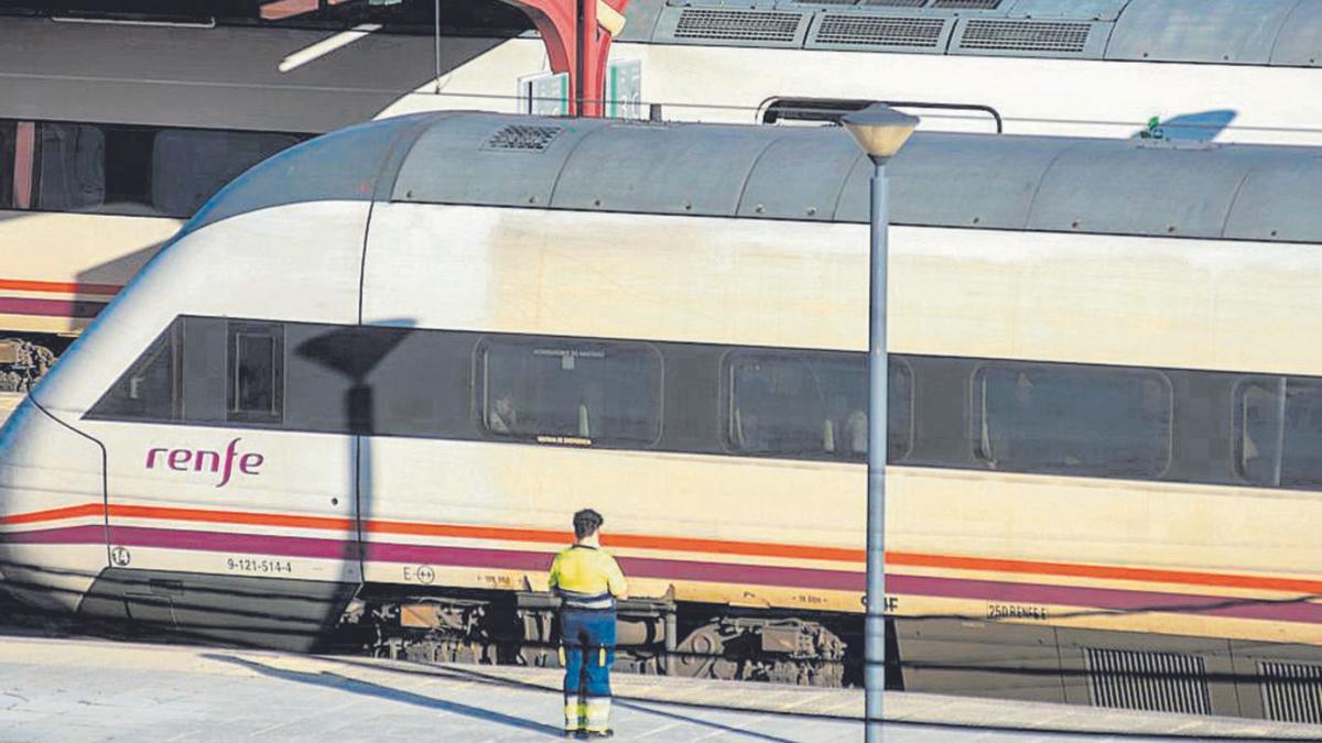 Trenes en la estación de trenes de A Coruña. |   // CASTELEIRO / ROLLER AGENCIA
