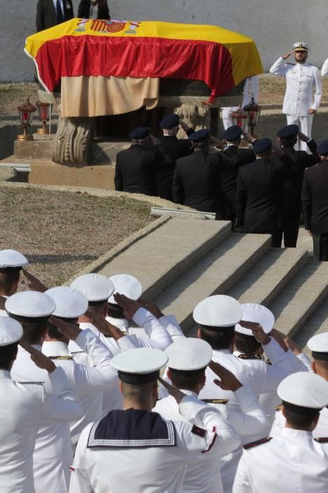 Homenaje a los Caídos de la Armada y a Isaac Pera