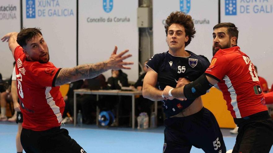 Luisma de Goya lanza a portería en el partido contra el Proin Sevilla.