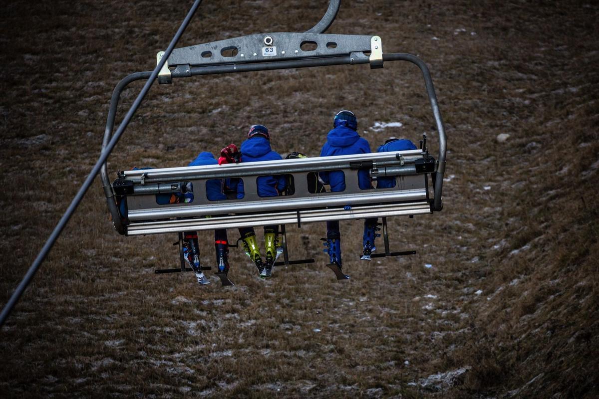 El aumento de las temperaturas significa que la gran mayoría de las estaciones de esquí del mundo ya dependen de la nieve artificial para aumentar la capa de nieve y prolongar la temporada, pero una racha récord de clima templado a fines de diciembre significa que incluso la nieve artificial ya no es posible en algunas áreas como en La Molina