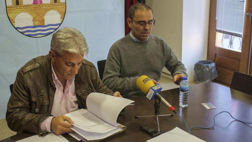 Los concejales Manuel Burón y Fernando Marcos durante la rueda de prensa.