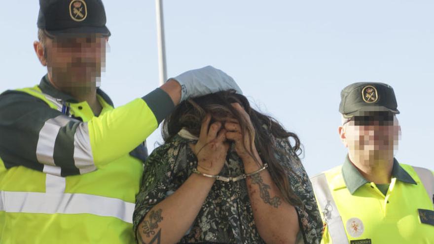 La conductora, llevada por la Guardia Civil al juzgado.