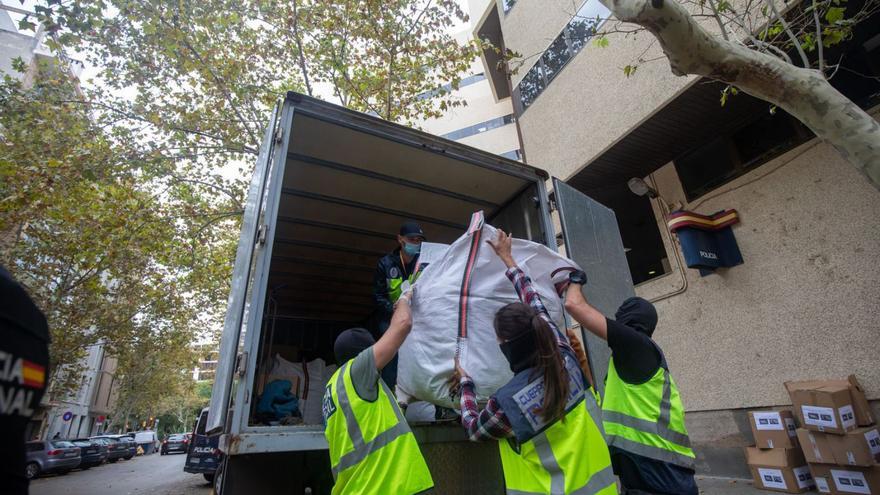 Los dos detenidos con más de 700 kilos de marihuana de una finca de Sant Jordi dicen que era cáñamo industrial