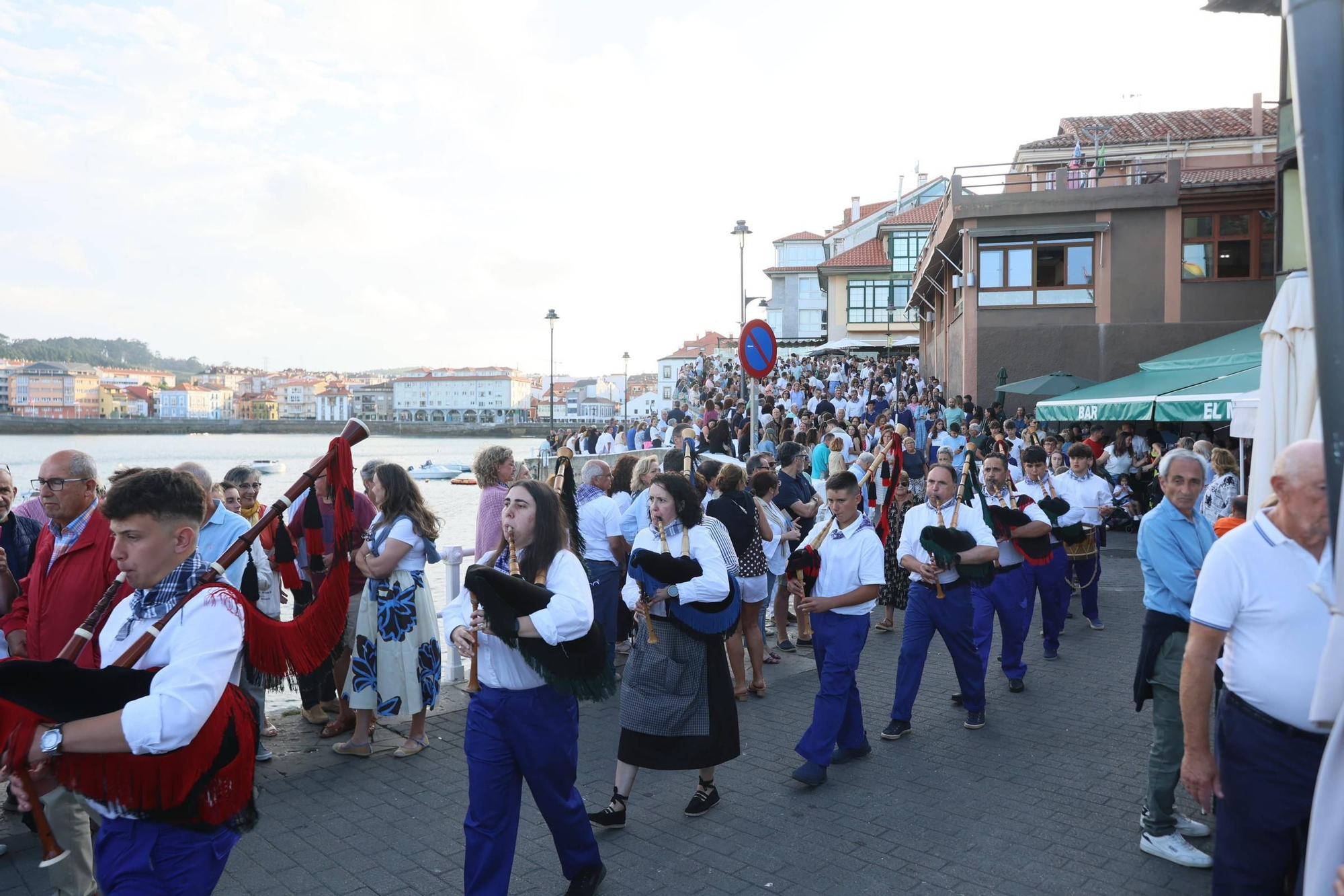 EN IMÁGENES: La procesión de "la llamada de la mar" en el Carmen de Luanco