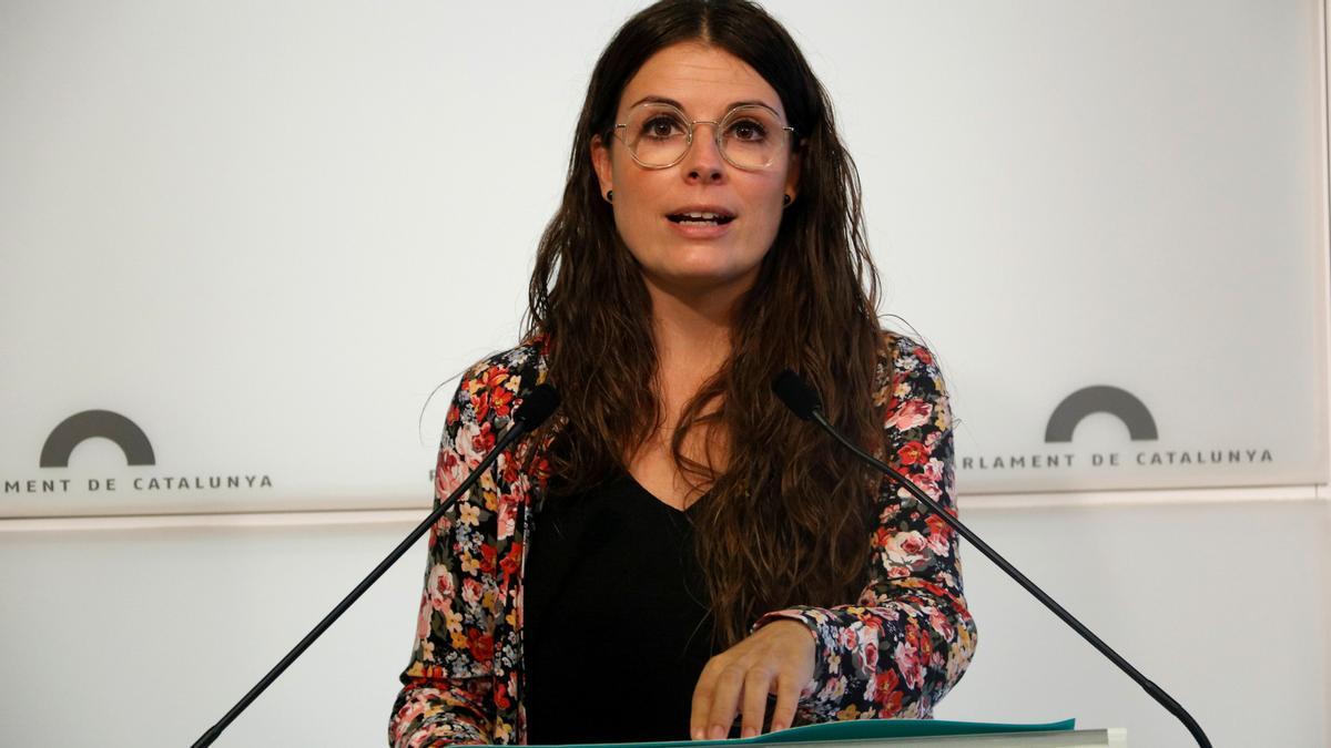 La portaveu de Junts al Parlament, Mònica Sales, en roda de premsa. Imatge del 5 d'octubre de 2021.