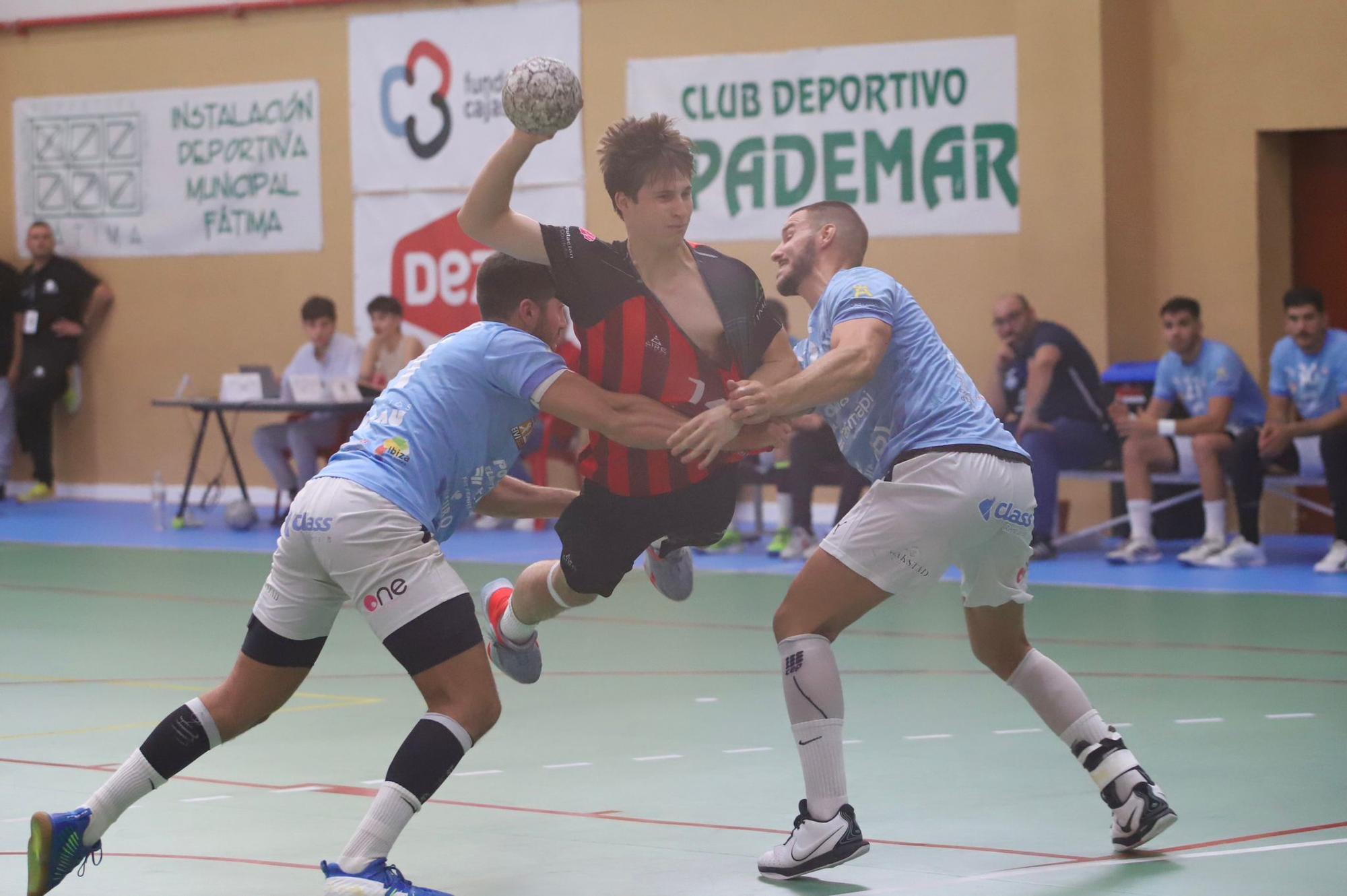 Cajasur Córdoba Balonmano-Ibiza: el partido de ida por el ascenso a División de Plata, en imágenes