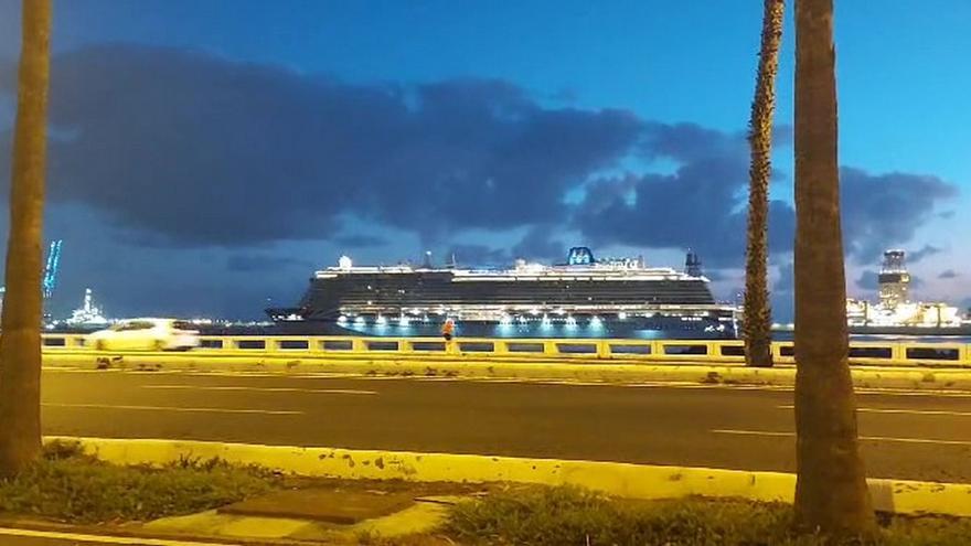 Así ha sido la majestuosa llegada de un crucero británico al Puerto de Las Palmas de Gran Canaria