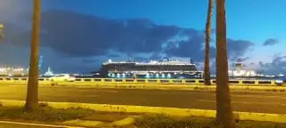 Así ha sido la majestuosa llegada de un crucero británico al Puerto de Las Palmas de Gran Canaria