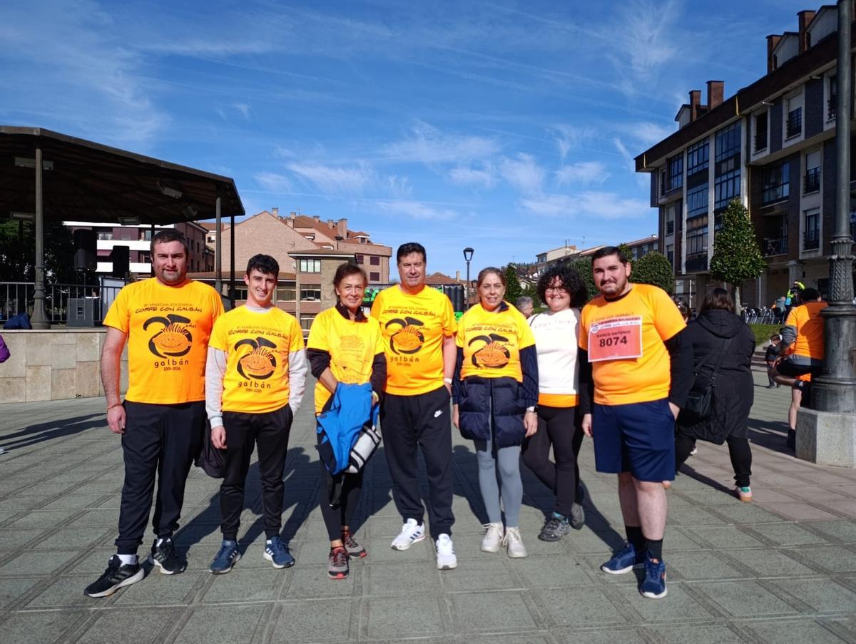 El portavoz del PP, Silverio Argüelles, en el centro, con otros miembros de su grupo.