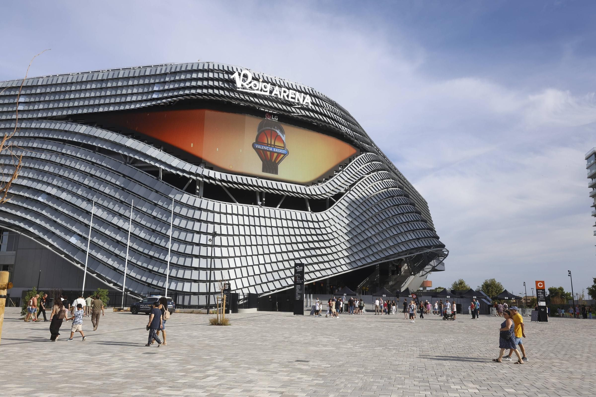La afición del Valencia Basket visita el Roig Arena