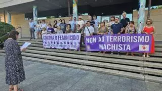 Moaña se concentra ante el crimen machista de A Coruña