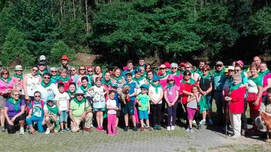 Participantes en la ruta intergeneracional.