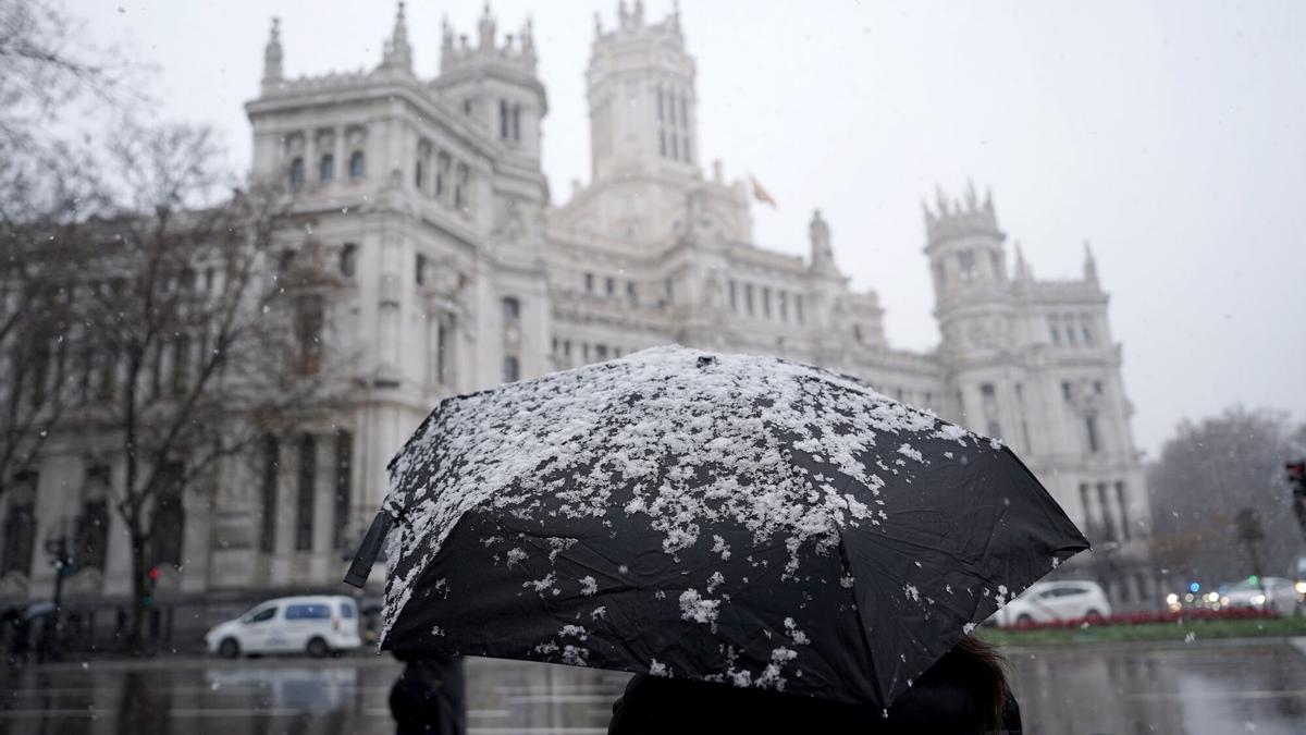 Madrid recupera la normalidad tras el caos causado por la borrasca Kristin: carreteras cortadas, atascos y clases suspendidas
