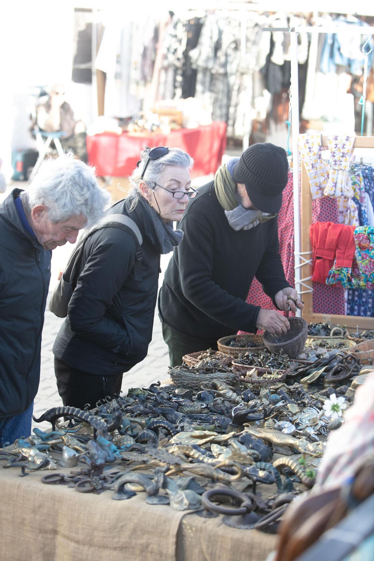 Superar el invierno en el mercadillo de Sant Joan