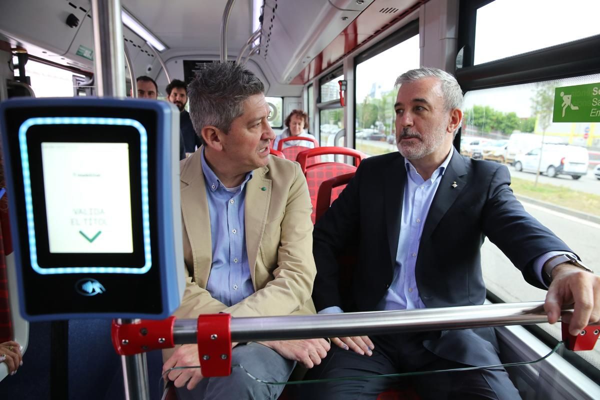 Presentación del bus X3, que conecta Barcelona y LHospitalet de forma más directa