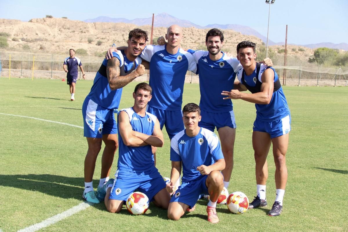 Los jugadores posan durante un entrenamiento.