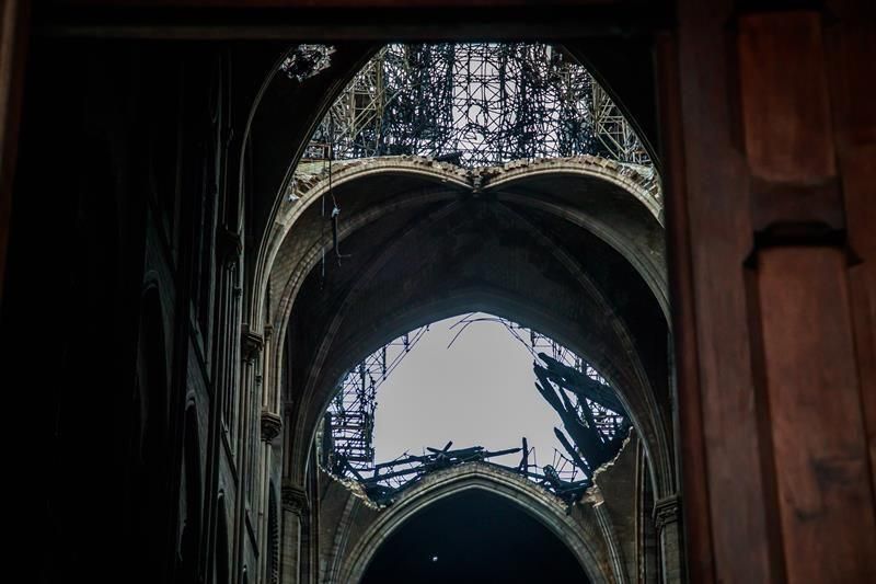 Incendio en la Catedral de Nôtre Dame