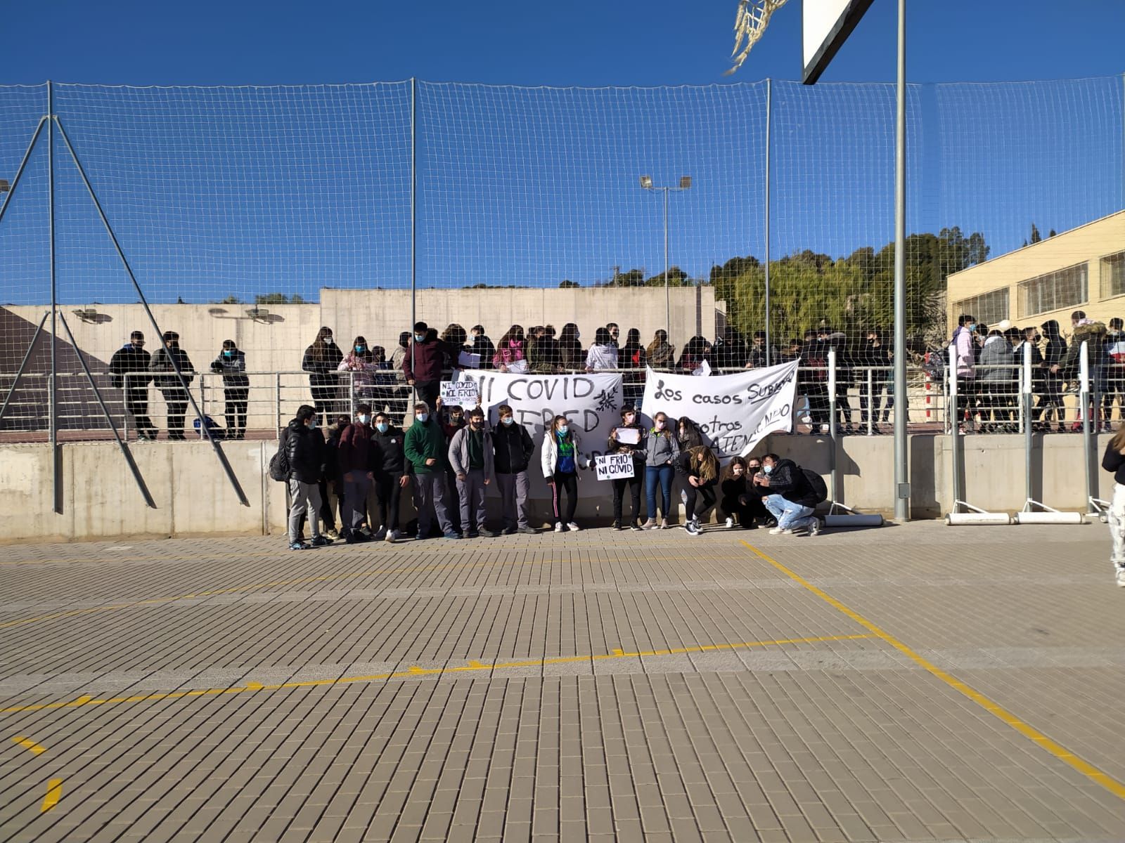 Los alumnos de la provincia de Alicante convocan paros y concentraciones en los patios contra el frío y el covid