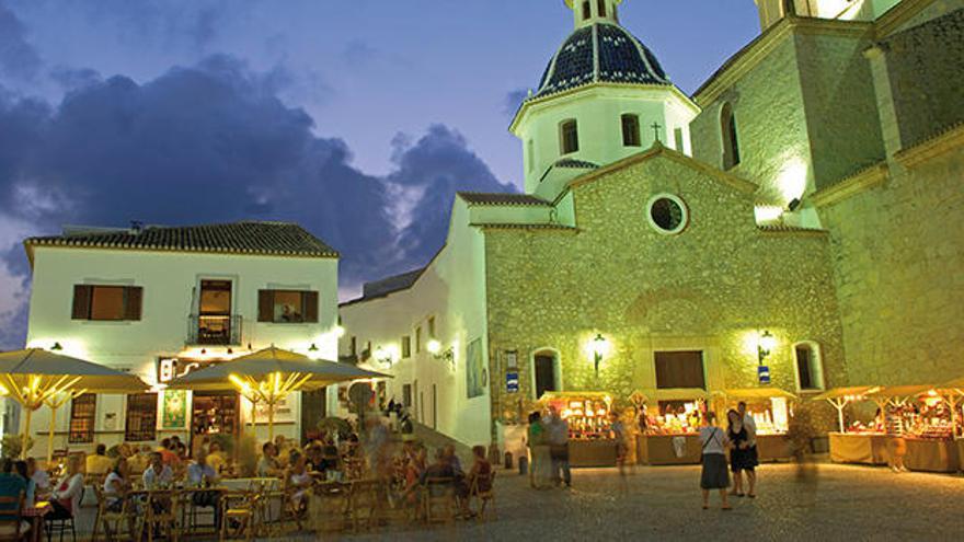 Creación extraño paracaídas Semana Santa 2019 en Altea: Todas las actividades de ocio