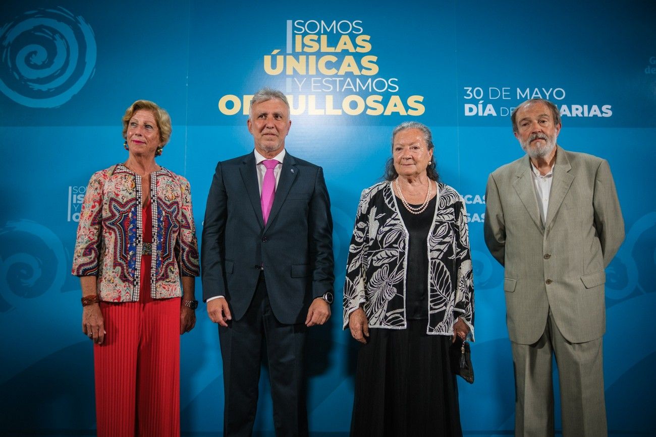 Acto institucional del Día de Canarias en el Teatro Guimerá