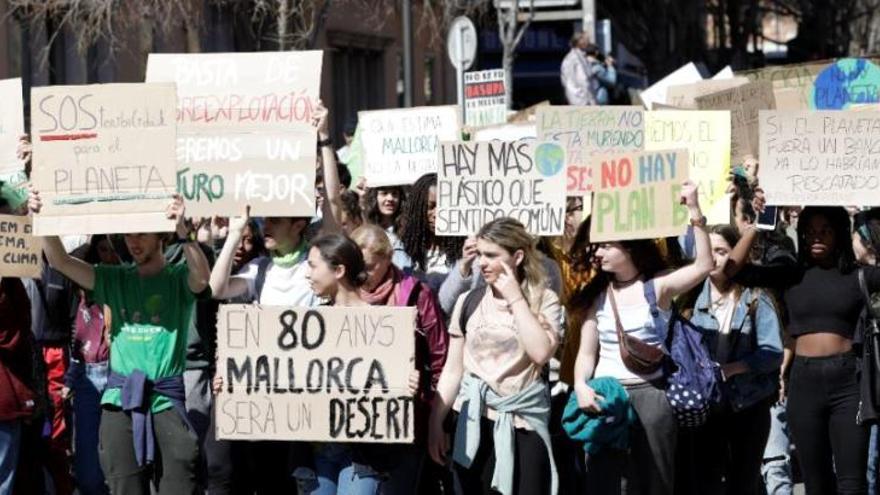 Schüler bei einer Demo gegen den Klimawandel.