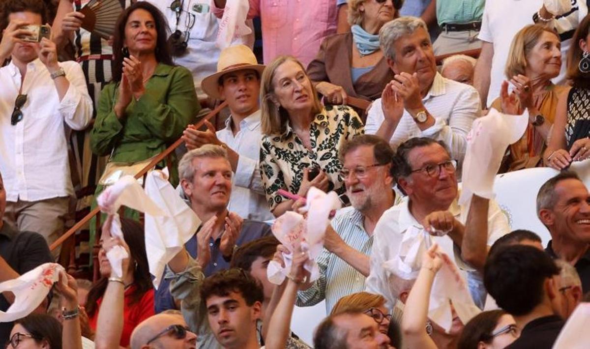 Rueda, Ana Pastor y Rajoy no se perdieron el festejo de ayer. | GUSTAVO SANTOS