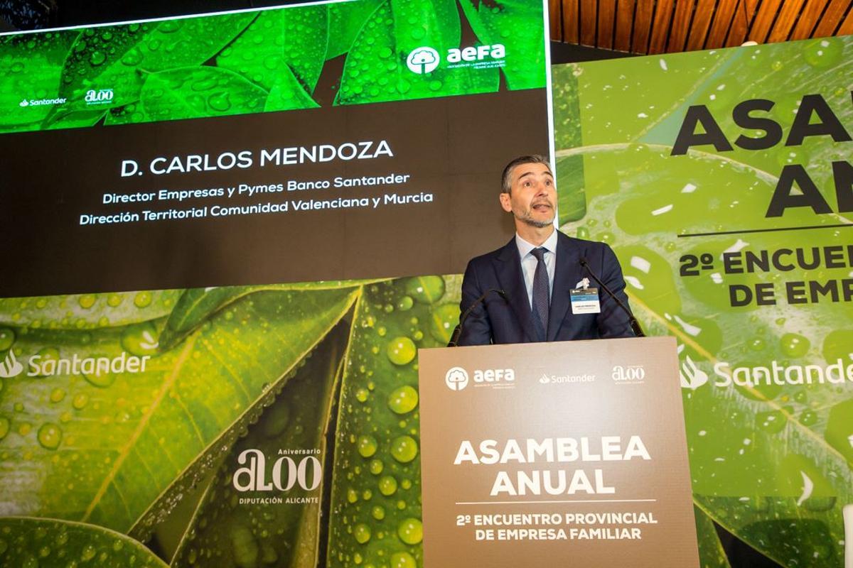 Carlos Mendonza en un momento del evento en el que también colaboraba Banco Santander.