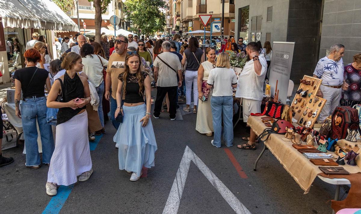 Poeta Quintana llena la calle