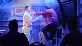 El cómico murciano Jaime Caravaca, agredido a puñetazos durante un monólogo