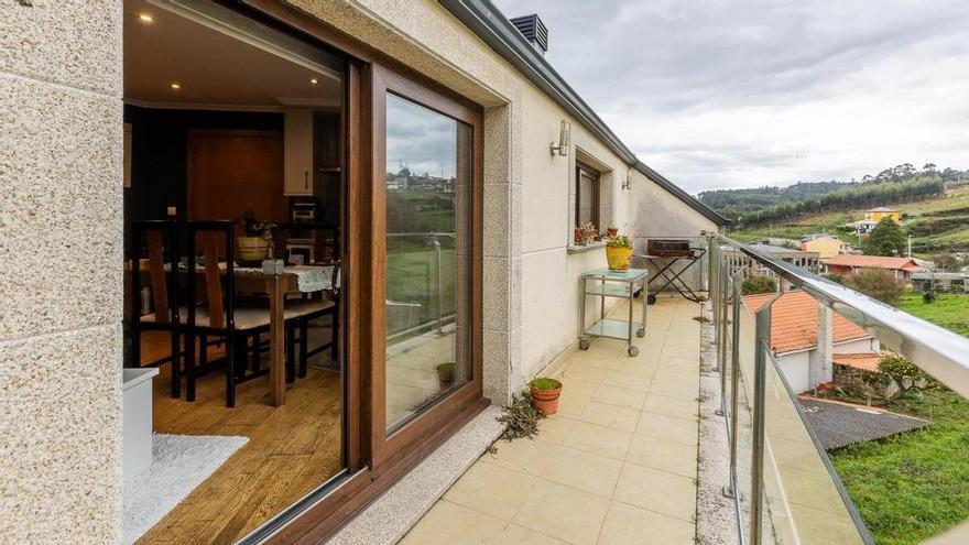 A la venta en Feáns un piso soleado, con terraza y garaje por 185.000 euros