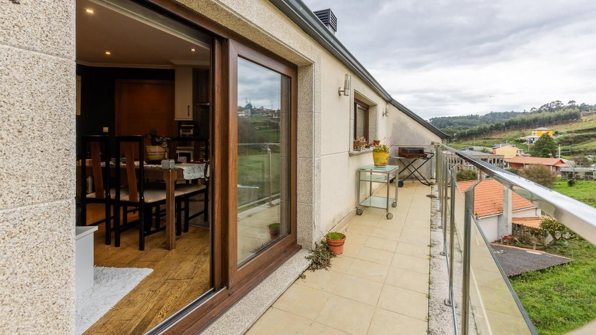 A la venta en Feáns un piso soleado, con terraza y garaje por 185.000 euros