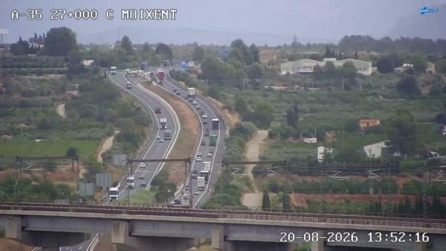 Un accidente en la A-35 en Vallada corta todos los carriles y provoca retenciones kilométricas hacia Canals