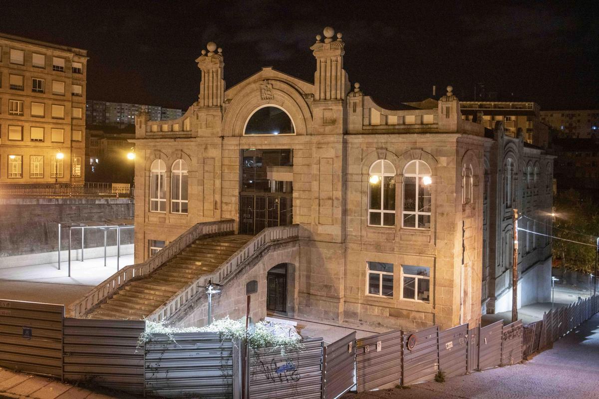 El edificio de la plaza de abastos principal de Ourense.