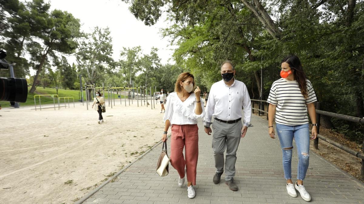 Los concejales del Ayuntamiento de Zaragoza, Natalia Chueca, Alfonso Mendoza y Cristina García.