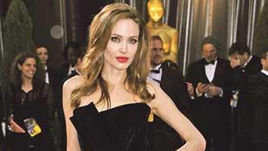 Todo el mundo raja de la pierna de Angelina Jolie