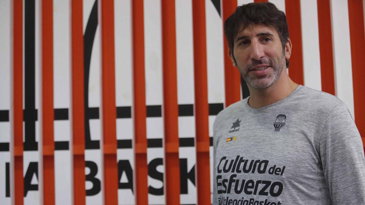 Álex Mumbrú, tras su rueda de prensa de este miércoles en La Fonteta