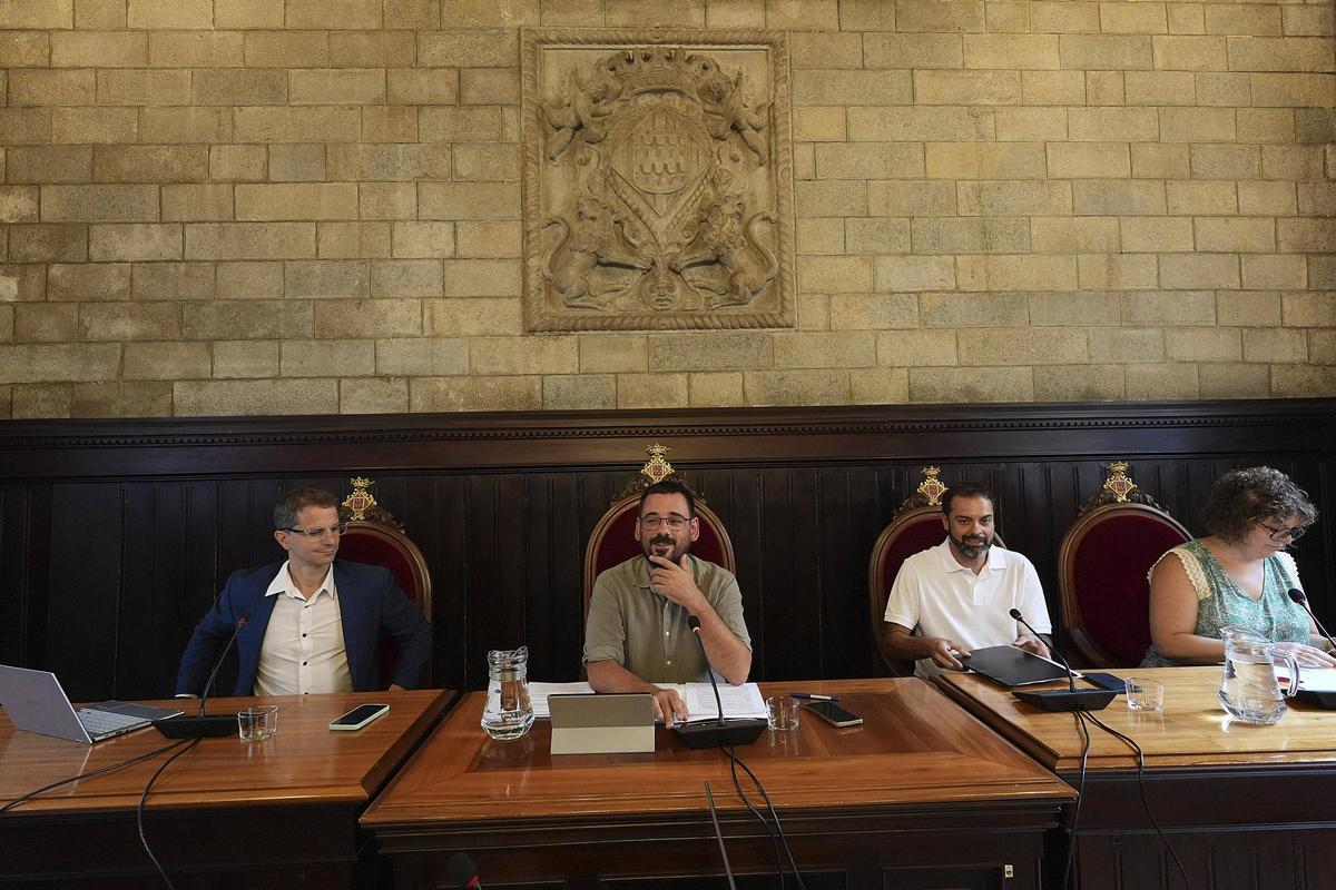 L'alcalde, Lluc Salellas, i els tres tinents d'alcaldia, en el ple de dilluns.