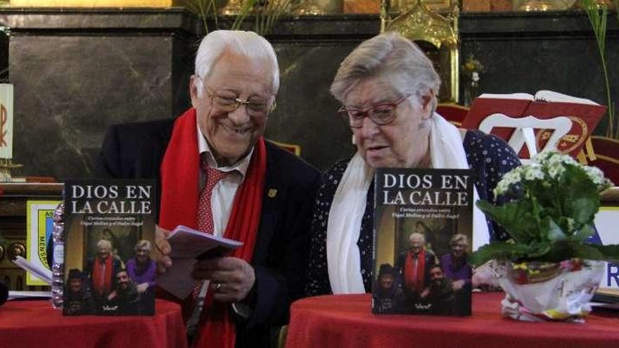 &quot;Dios en la calle&quot;, libro del Padre Ángel