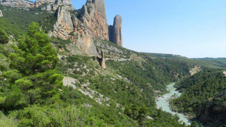 Las paredes de Los Mallos de Riglos son un auténtico paraíso para los amantes de la escalada