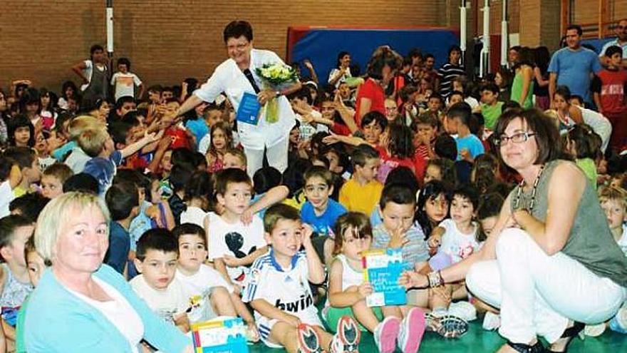 Alumnos del Miguel Hernández publican un libro sobre San Vicente