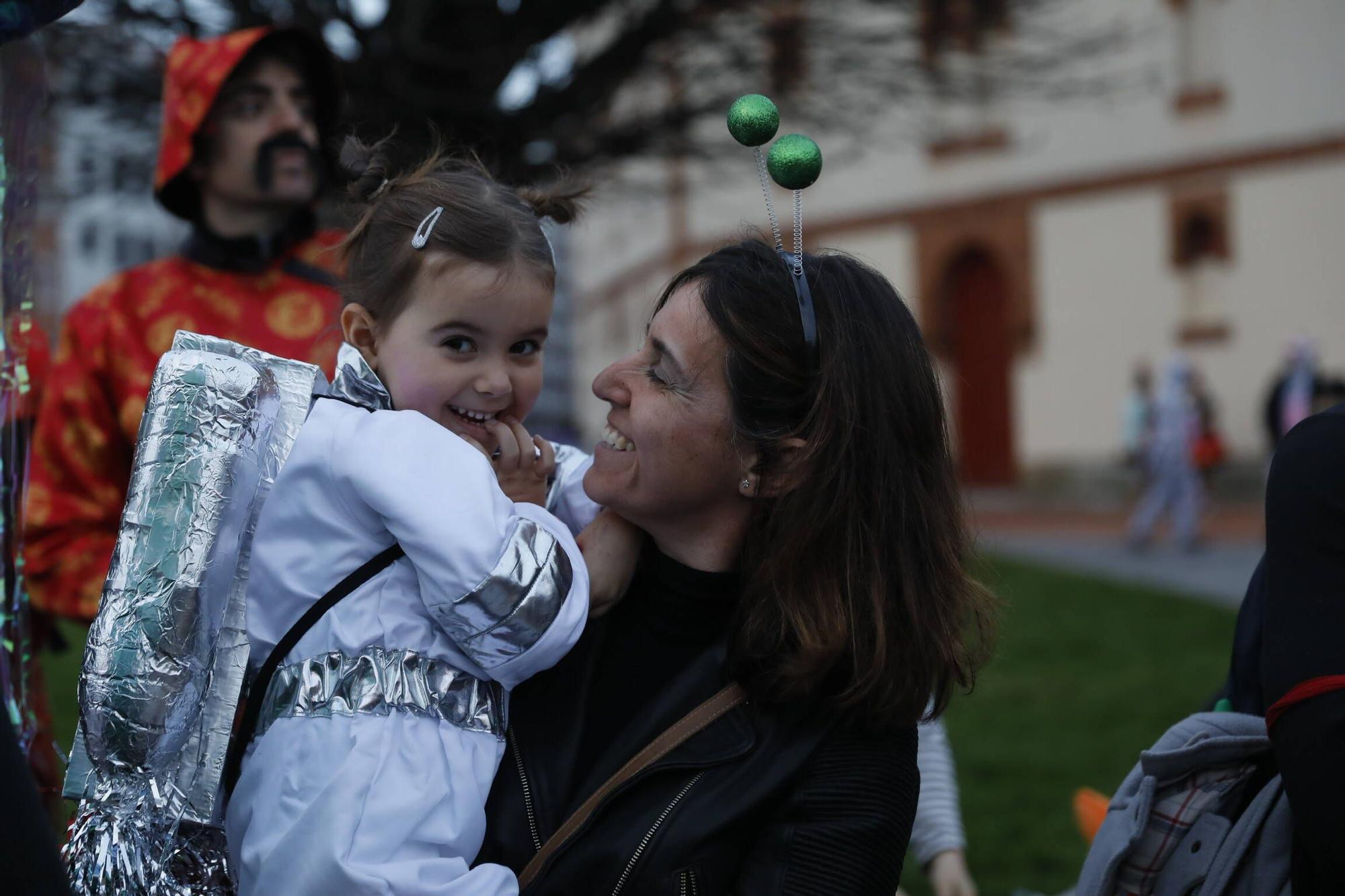 Así fue el multitudinario desfile del Antroxu de Gijón (en imágenes)