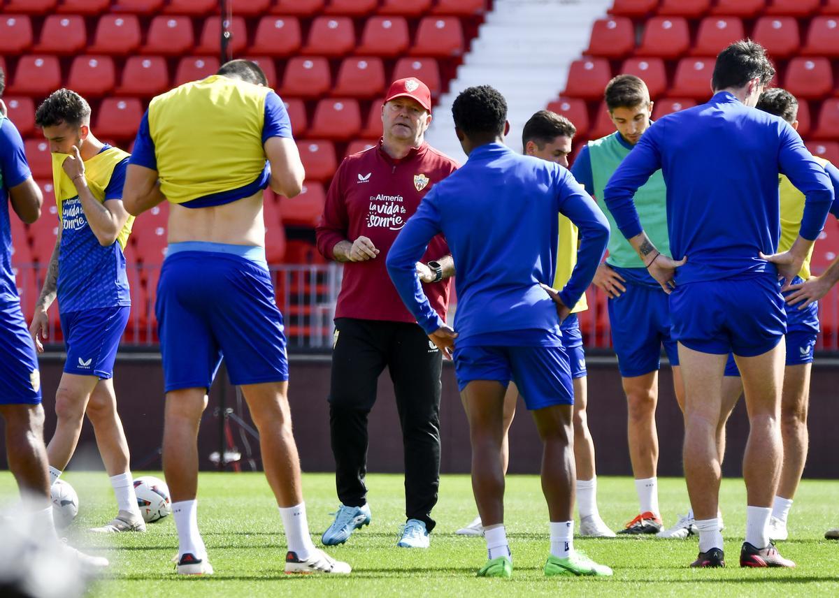 Pepe Mel entrena desde ayer con el Almería tras la etapa fallida de Garitano