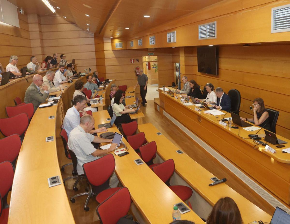 Reunión reciente del Consello de Goberno de la UDC. |  Iago López