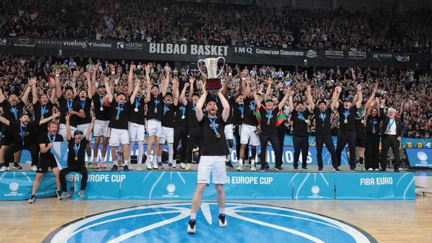 El Surne Bilbao vuelve a levantar el trofeo de la FIBA Europe Cup