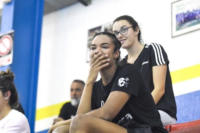 26-02-20 DEPORTES. PABELLON DE LAS REMUDAS. BARRIO DE LAS REMUDAS. TELDE. Partido de balonmano femenino entre el Remudas Rocasa y el Guardés disputado en Pabelloon Antonio Moreno del barrio teldense de Las Remudas.    Fotos: Juan Castro.  | 26/02/2020 | Fotógrafo: Juan Carlos Castro