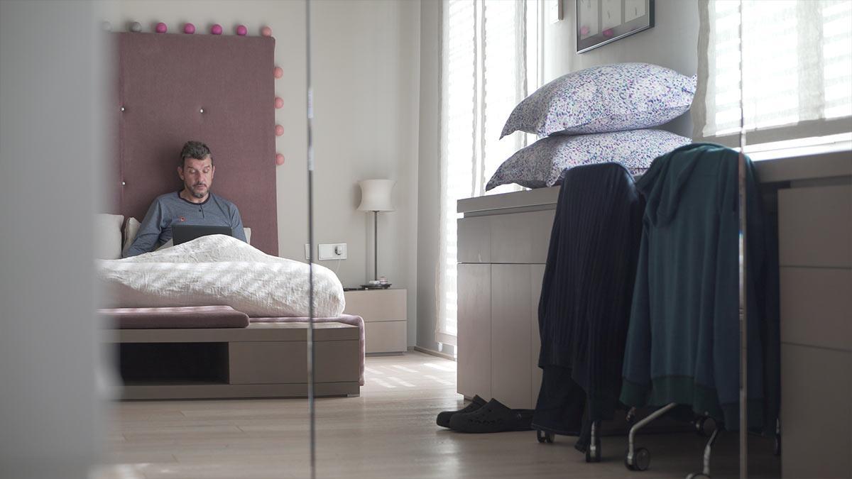 Juan Carlos Unzué, en la habitación de su casa