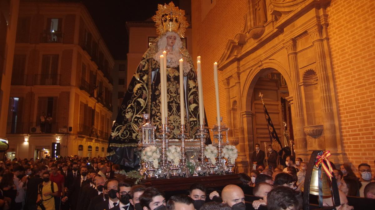 Rosario vespertino de la Virgen del Traspaso y Soledad, de Viñeros.