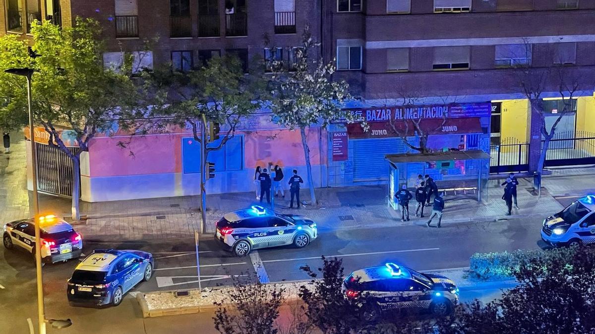 Vídeo: La policía ha detenido a un hombre en la madrugada del jueves al viernes por un supuesto caso de agresión machista